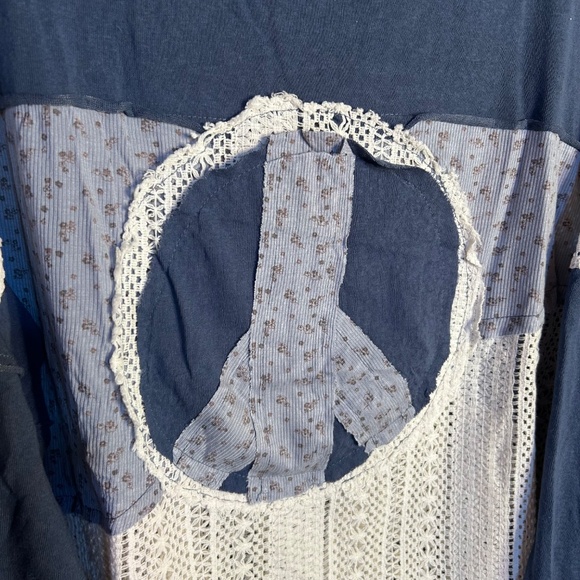 154 NWOT POL oversized Long Sleeve Crochet Print Peace Symbol Indigo Shirt - Picture 2 of 13